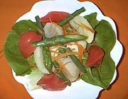 写真＝春野菜のボリュームサラダ